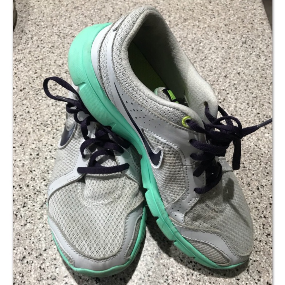 Nike’s size 8 women’s